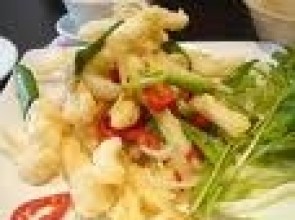 <a href='../pages/recipes.php' title='Recipes'>Recipes</a> > Fried Squid (Muc Chien)