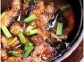 <a href='../pages/recipes.php' title='Recipes'>Recipes</a> > Braised Duck with Ginger (Vit Kho Gung)