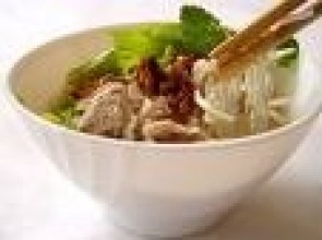<a href='../pages/recipes.php' title='Recipes'>Recipes</a> > Glass Noodle and Chicken Soup (Mien Ga)