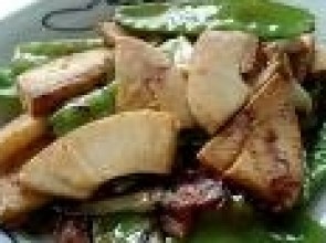 <a href='../pages/recipes.php' title='Recipes'>Recipes</a> > Stir-Fried Bamboo Shoots and Shiitakes (Mang Xao Nam Dong Co)