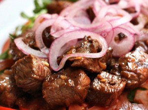 <a href='../pages/recipes.php' title='Recipes'>Recipes</a> > Vietnamese Shaking Beef (Bo Luc Lac)